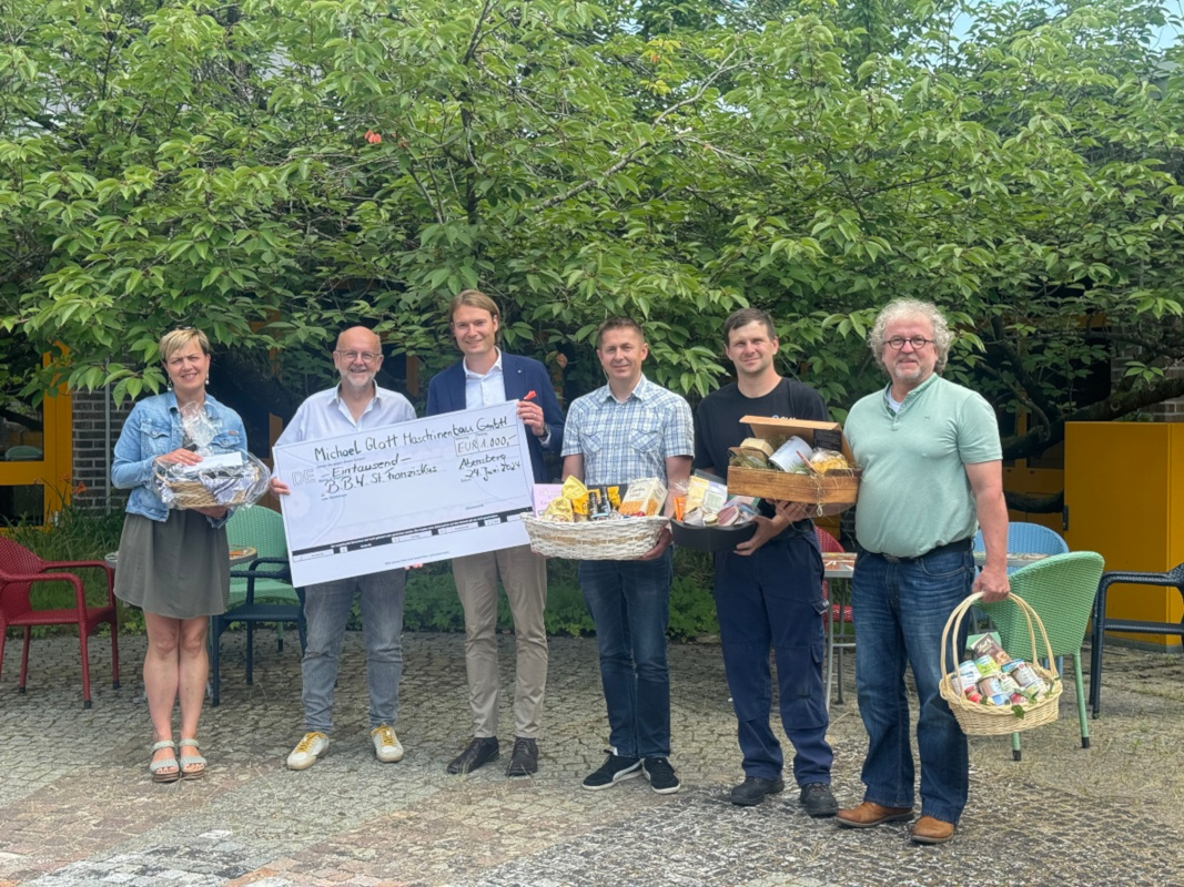 Gruppenfoto zur Spendenübergabe Fa.Glatt